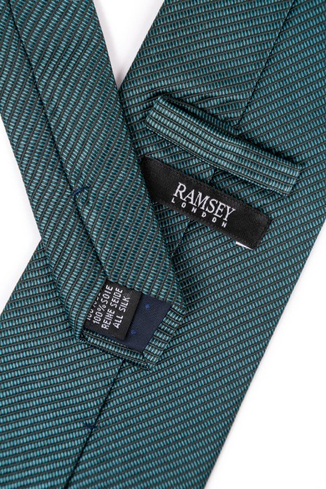 Товар зеленого цвета с внутренней стороны