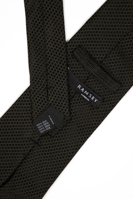 Товар черного цвета с внутренней стороны