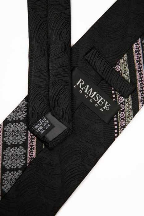 Товар черного цвета с внутренней стороны