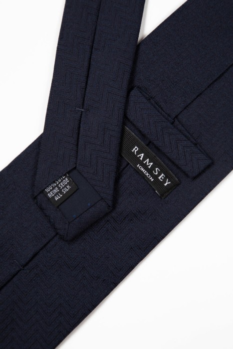 Товар синего цвета с внутренней стороны