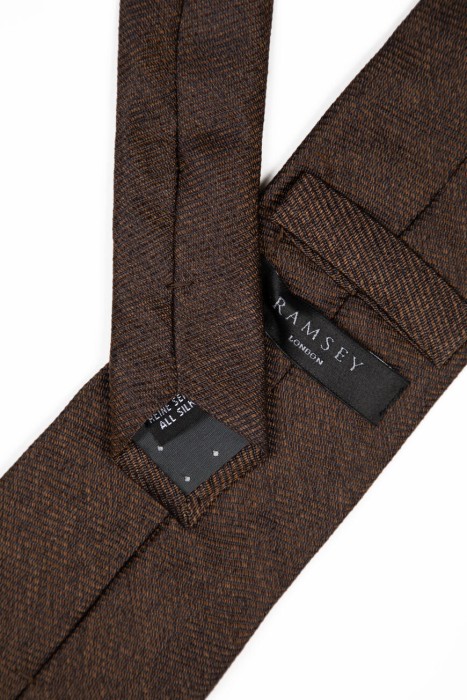 Товар коричневого цвета с внутренней стороны