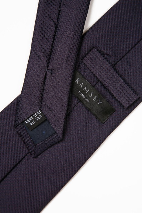 Товар фиолетового цвета с внутренней стороны