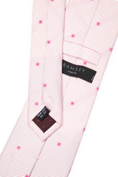 Товар белого цвета с внутренней стороны