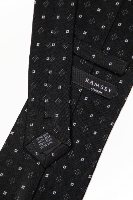 Товар черного цвета с внутренней стороны