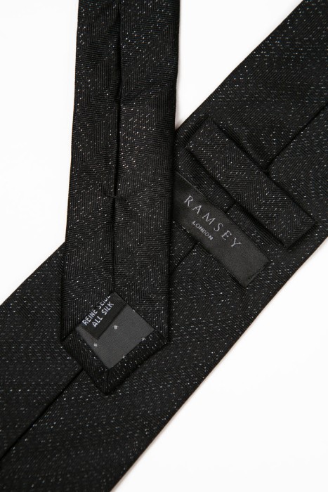 Товар черного цвета с внутренней стороны