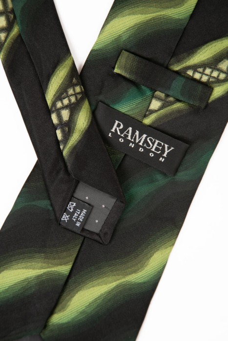 Товар черного цвета с внутренней стороны