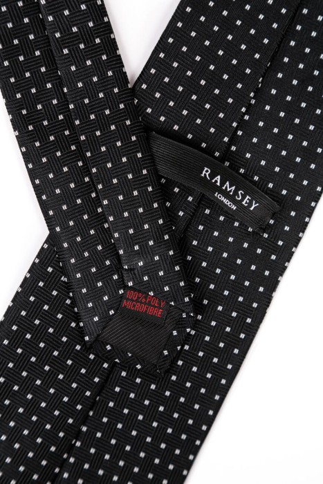 Товар черного цвета с внутренней стороны