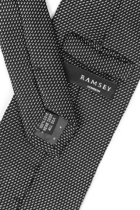 Товар черного цвета с внутренней стороны