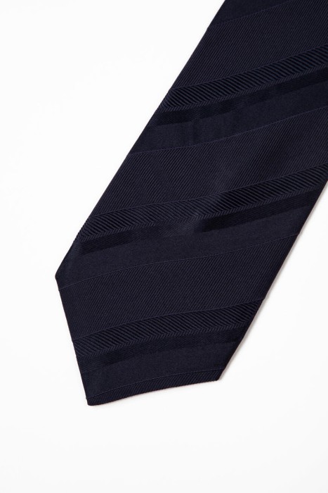 галстук  по цене 5200 руб вид справа