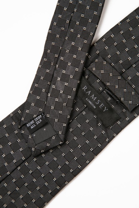 Товар серого цвета с внутренней стороны