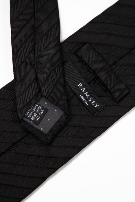 Товар черного цвета с внутренней стороны