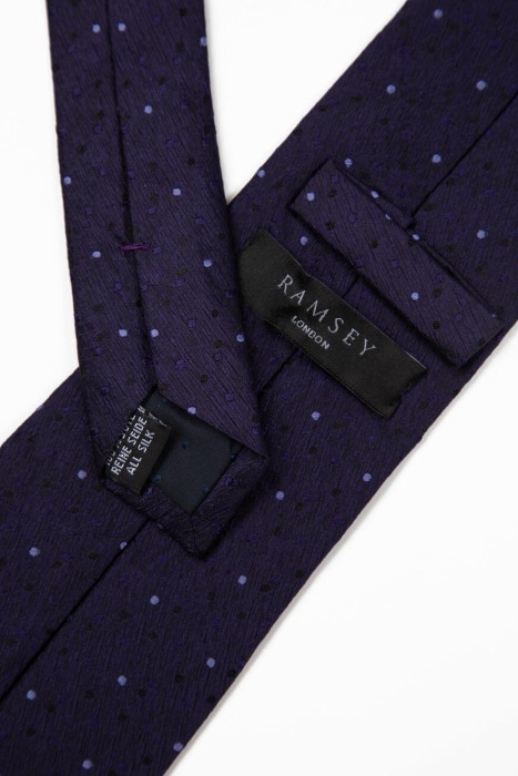 Товар синего цвета с внутренней стороны