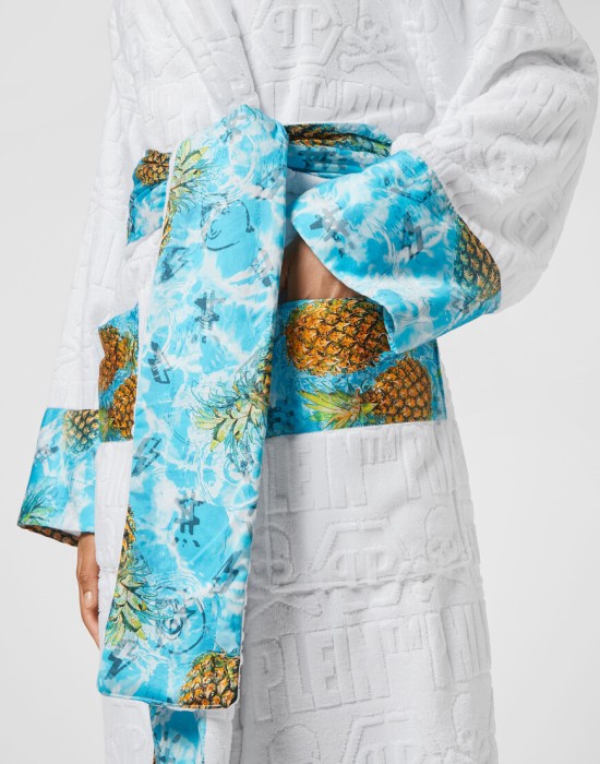 Товар белого цвета с внутренней стороны