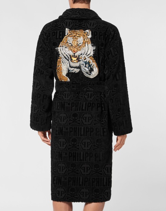 Товар черного цвета с внутренней стороны