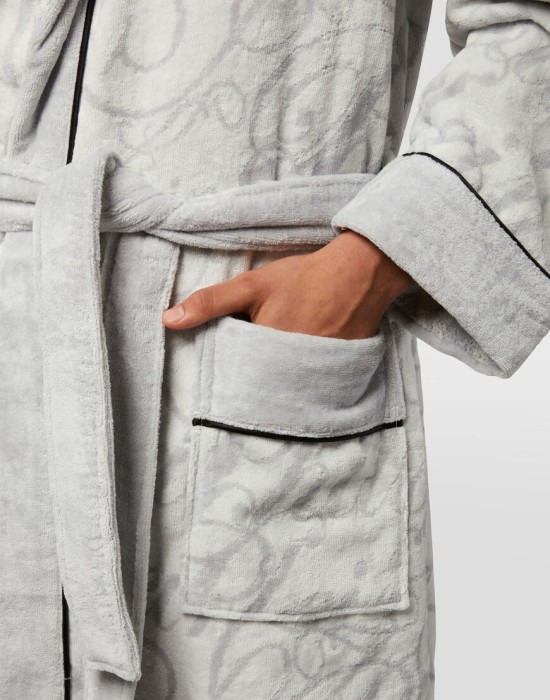 халат  из проверенных материалов спереди