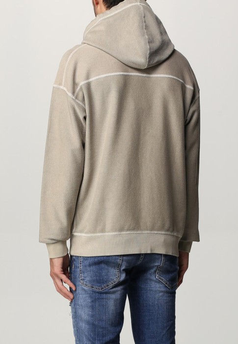 Товар бежевого цвета с внутренней стороны