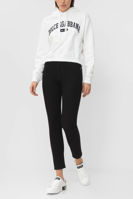 Товар белого цвета с внутренней стороны