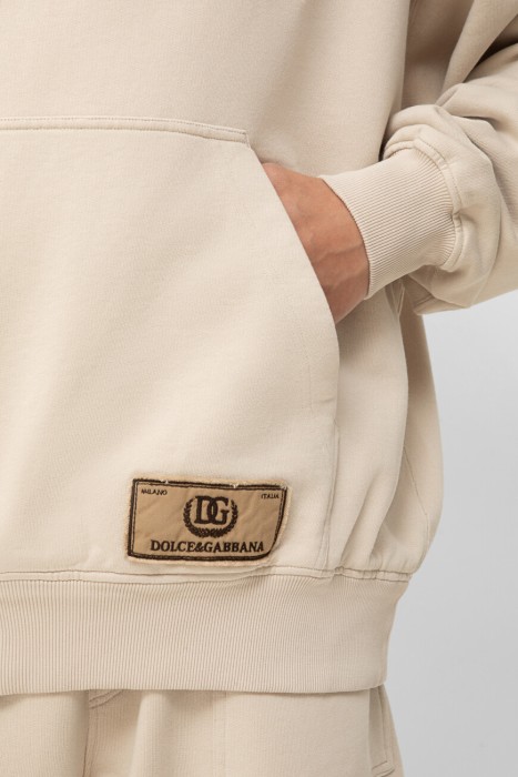 Товар бежевого цвета с внутренней стороны