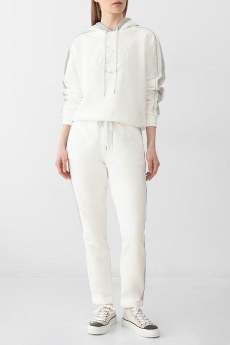 Товар белого цвета с внутренней стороны