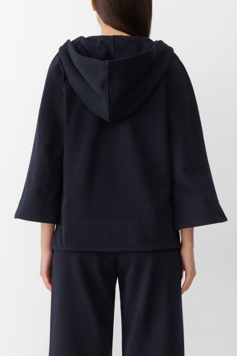 худи  модель bitta по цене 18000 руб вид справа