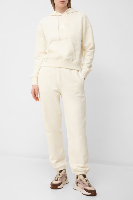 Товар бежевого цвета с внутренней стороны