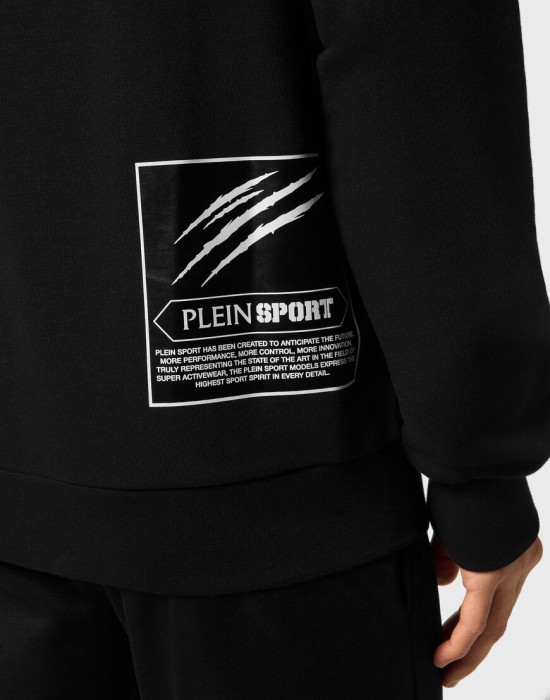 Товар черного цвета с внутренней стороны