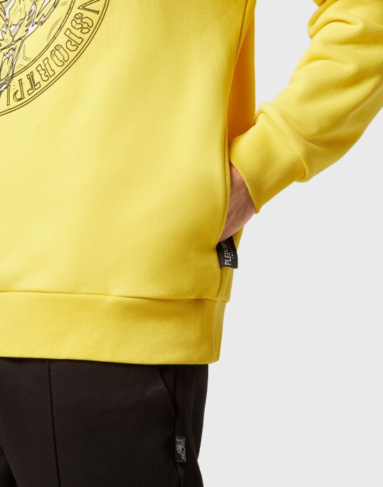 Товар черного цвета с внутренней стороны