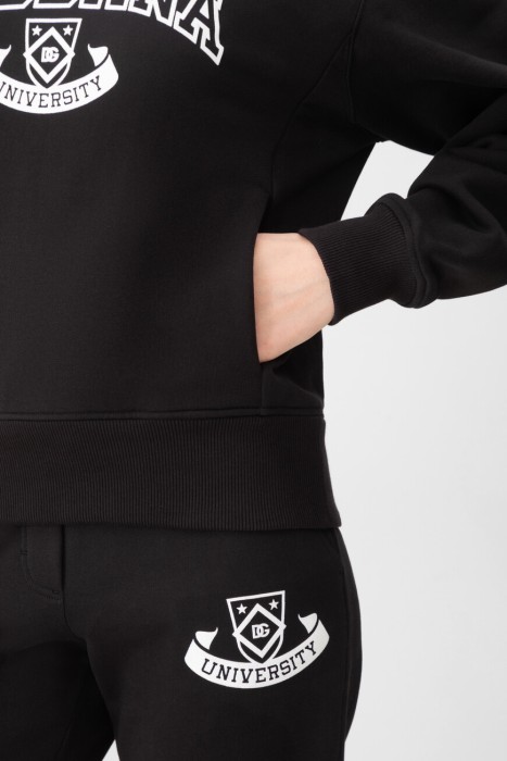 Товар черного цвета с внутренней стороны