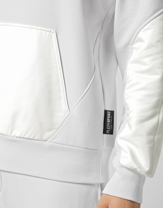 Товар белого цвета с внутренней стороны