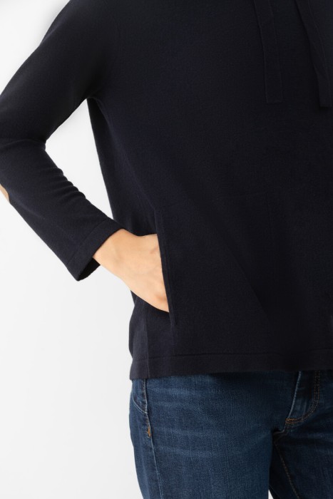 Товар синего цвета с внутренней стороны