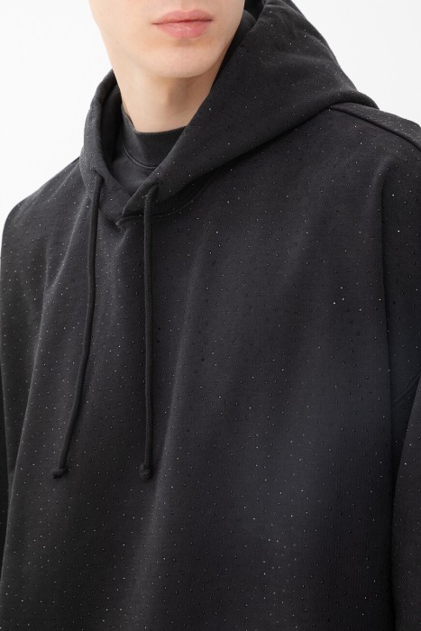 Товар черного цвета с внутренней стороны