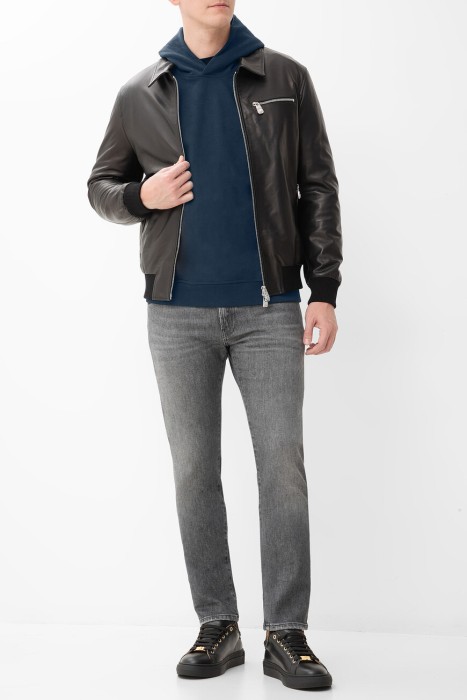 Товар синего цвета с внутренней стороны