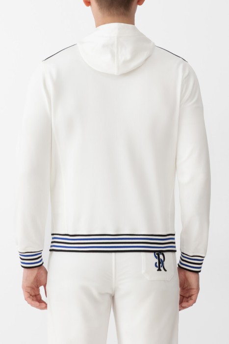 худи  по цене 52000 руб вид справа