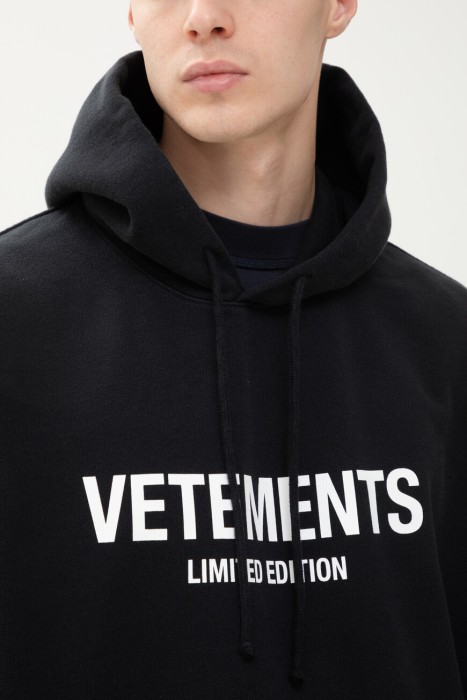 Товар черного цвета с внутренней стороны