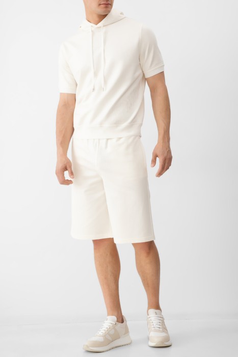 Товар белого цвета с внутренней стороны