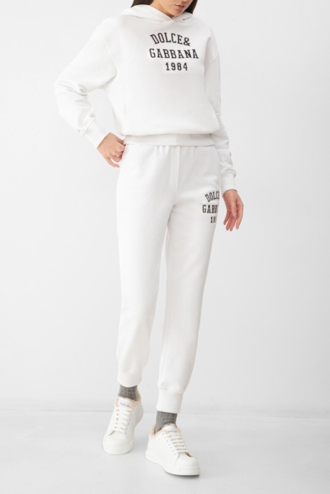 Товар белого цвета с внутренней стороны