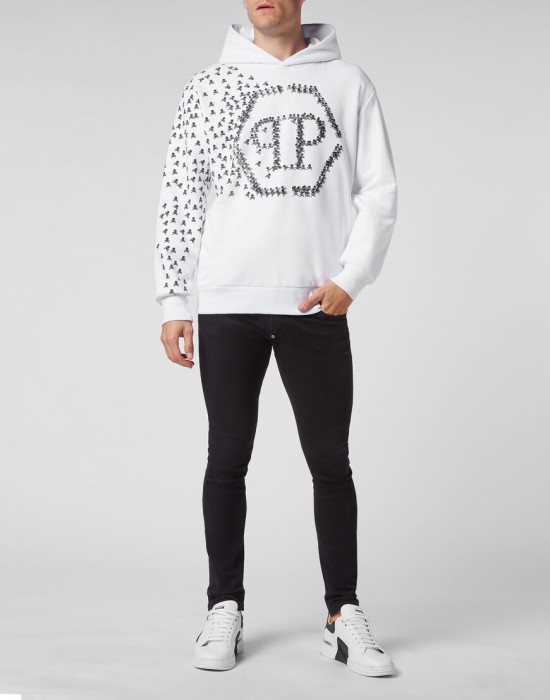 худи  по цене 28683 руб вид справа