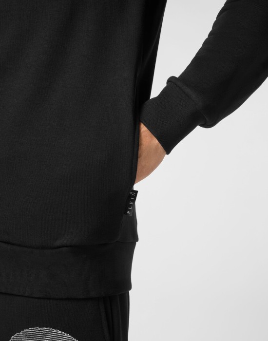 Товар черного цвета с внутренней стороны