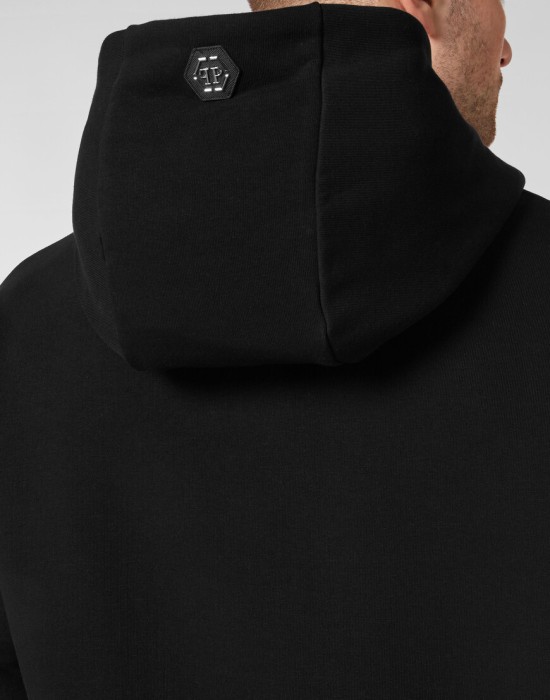 Товар черного цвета с внутренней стороны