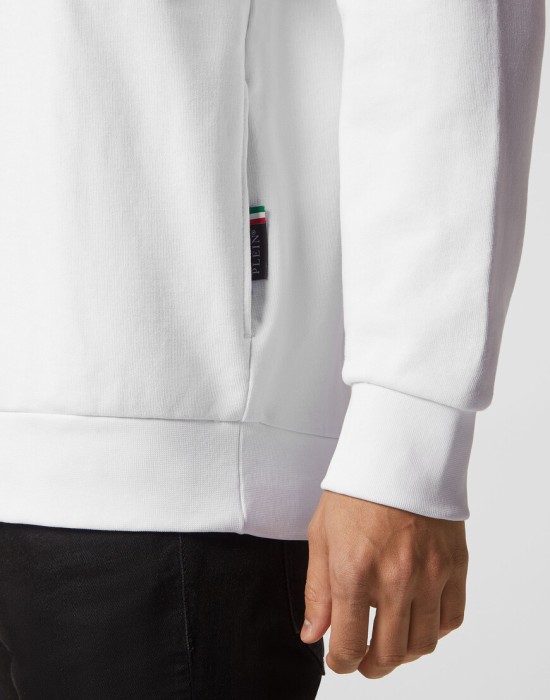 Товар белого цвета с внутренней стороны