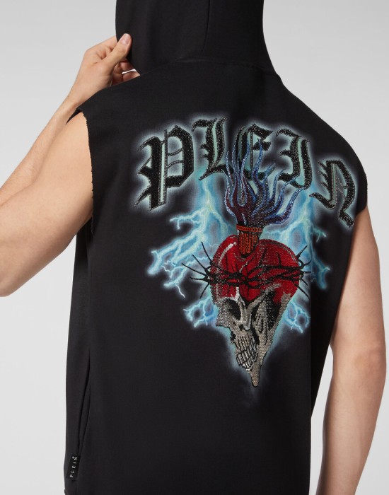 Товар черного цвета с внутренней стороны