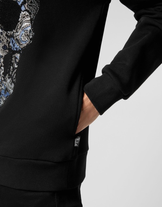 Товар черного цвета с внутренней стороны