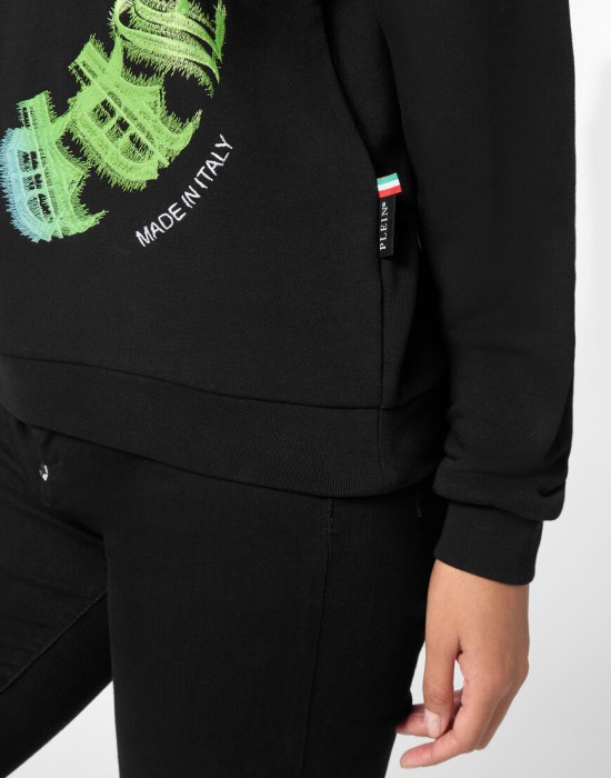 Товар черного цвета с внутренней стороны