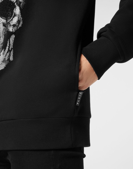 Товар черного цвета с внутренней стороны