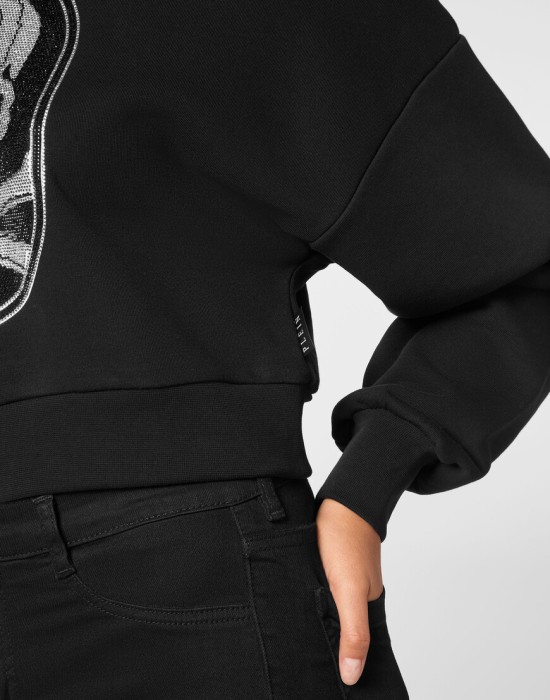 Товар черного цвета с внутренней стороны