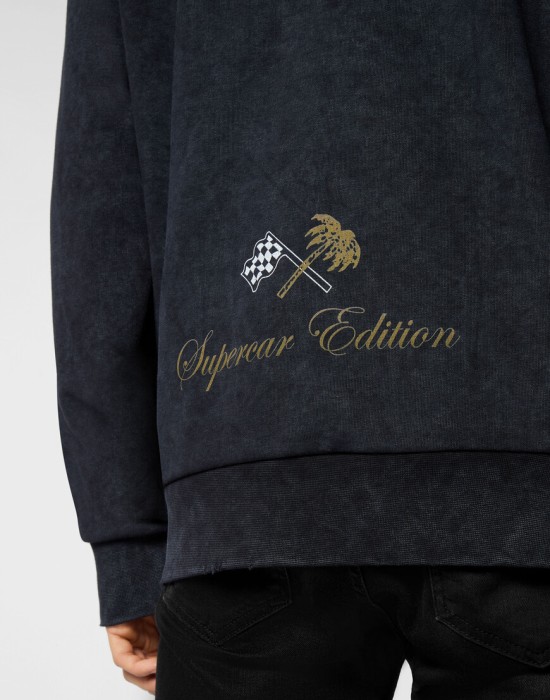 Товар черного цвета с внутренней стороны