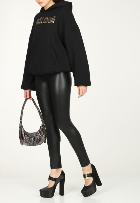 Товар черного цвета с внутренней стороны