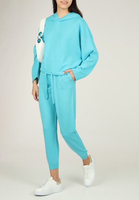 худи  по цене 43330 руб вид справа