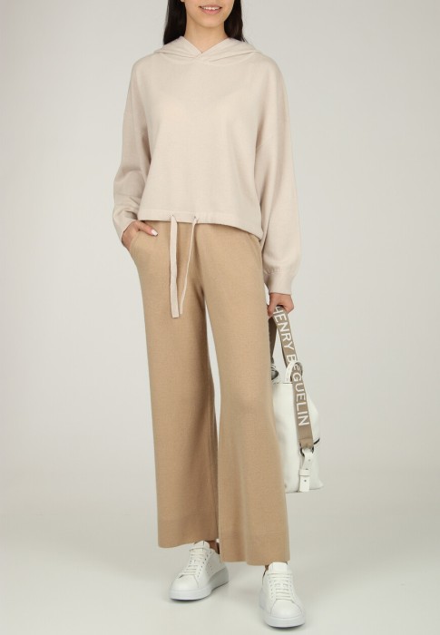 худи  по цене 43330 руб вид справа