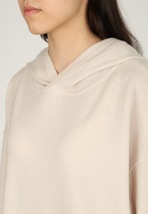 Товар белого цвета с внутренней стороны